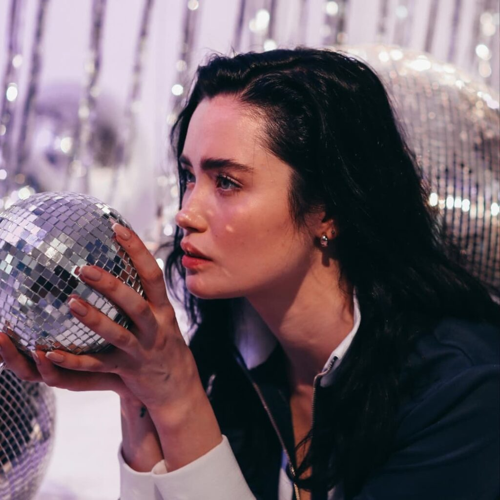 Cool Attitude Dp for Girls