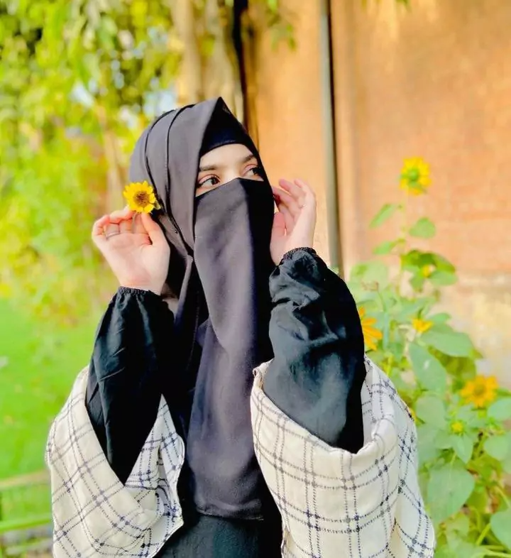 Cute Girl Wearing Hijab Pic