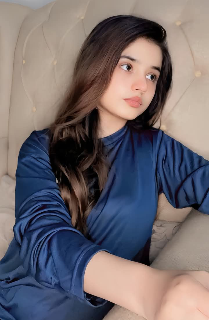 Cute Girl Whatsapp Wallpaper