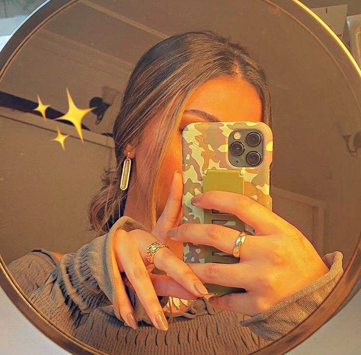 Girl Mirror Selfie Girl Mirror Selfie