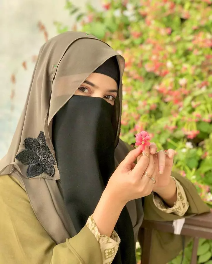 Hijab Girl Pic