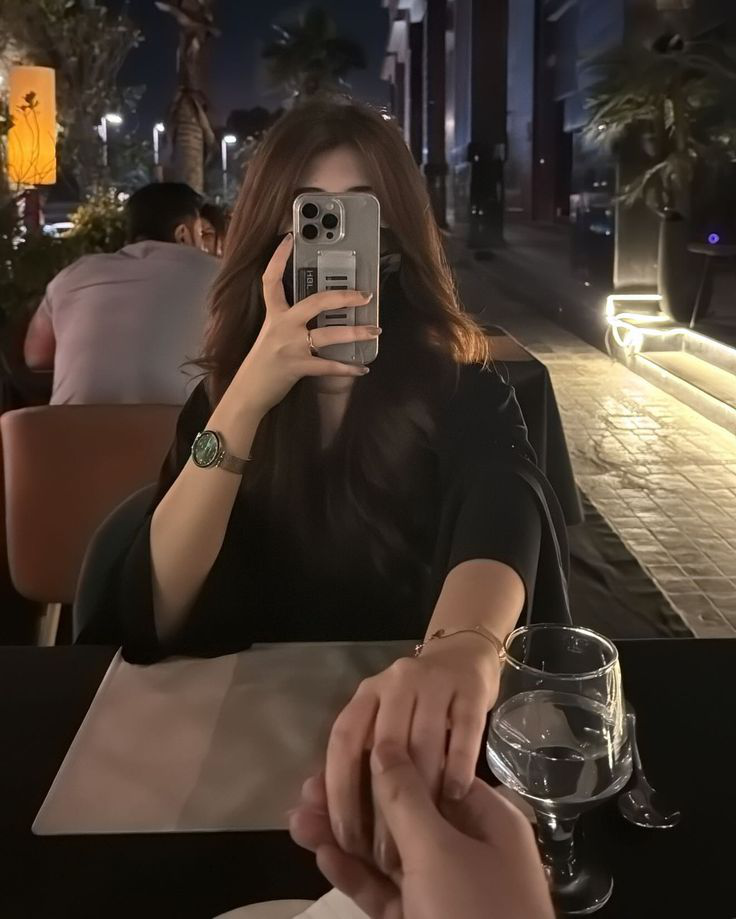 Stylish Instagram Dp For Girls & Boys