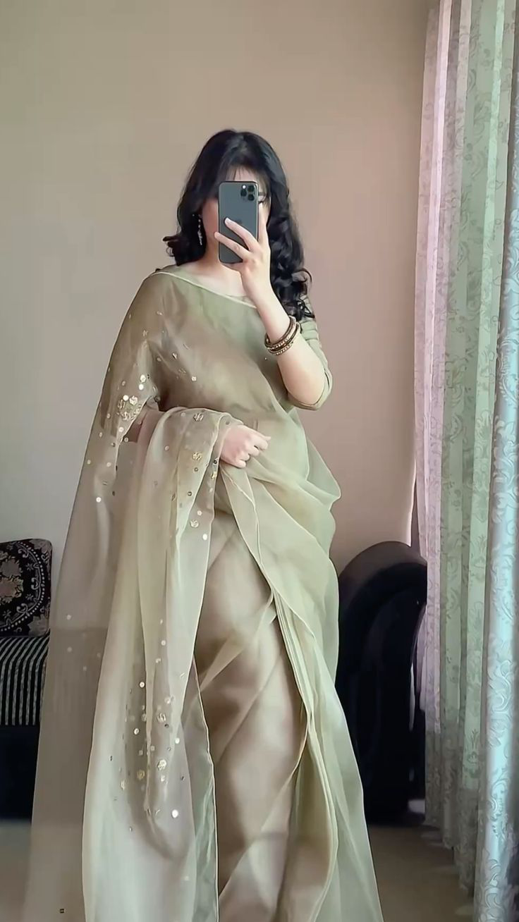 Stylish Instagram Saree Dp
