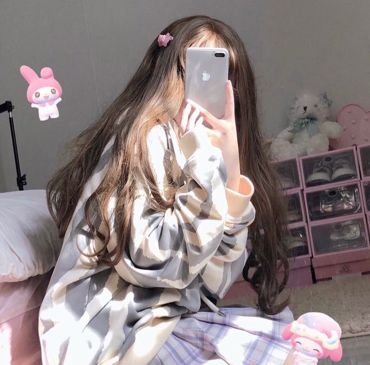 Stylish Mirror Selfie Dp for Girl Stylish Mirror Selfie Dp for Girl