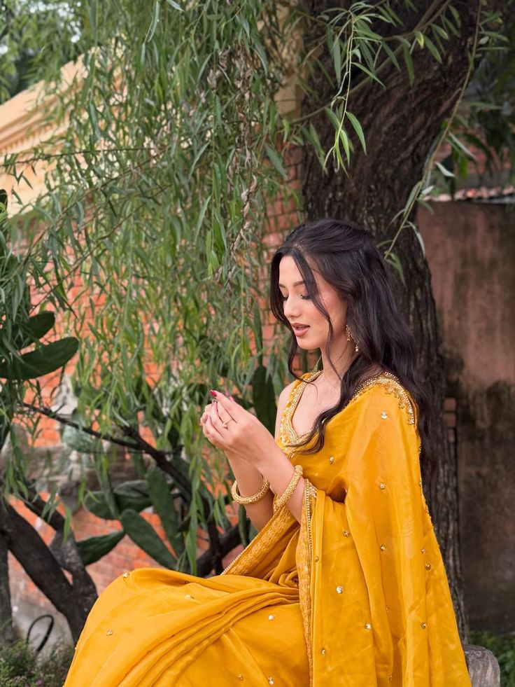 Yellow Saree Girl Pic