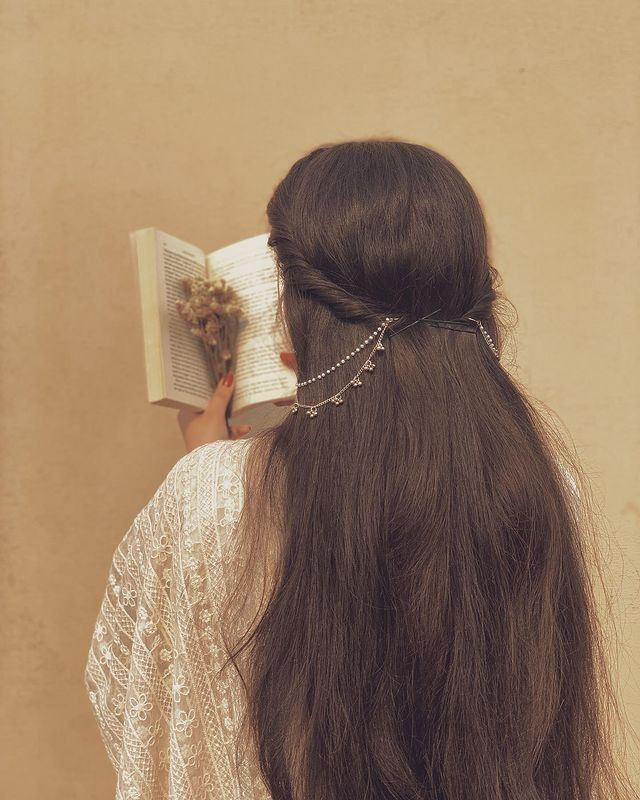 gorgeous hidden face dp for girls