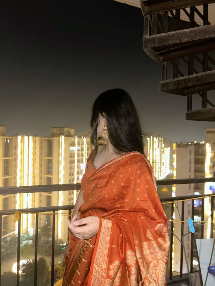 saree girl dp asthetic