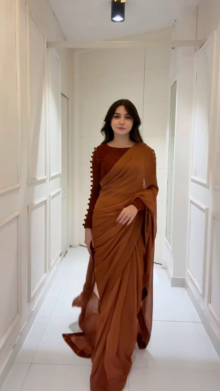 stylish saree girl pic