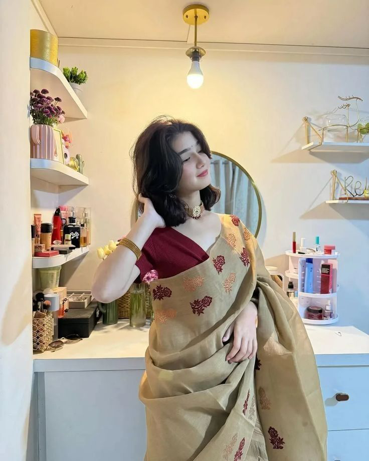 trendy saree girl dp