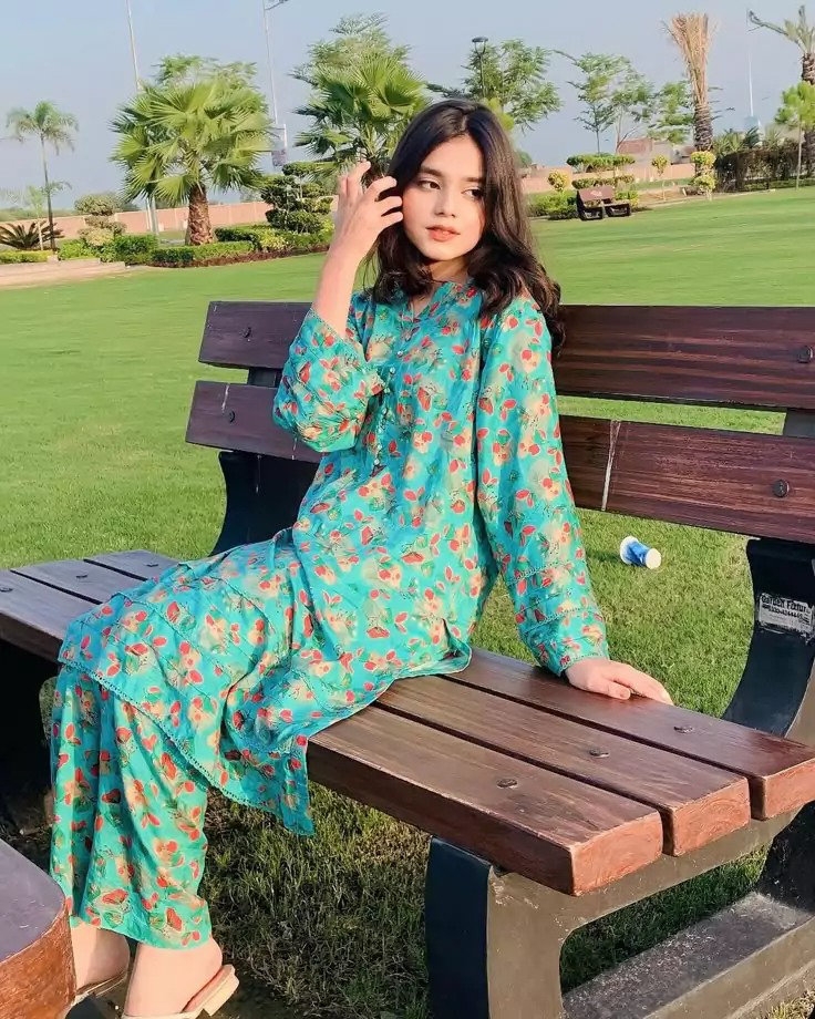 Best Stylish Cute Girl Pics