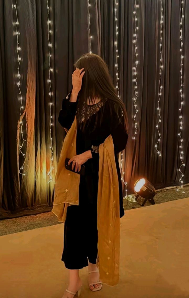 Girl Pic for WhatsApp