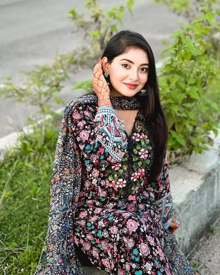 Simple Cute Girl Pic