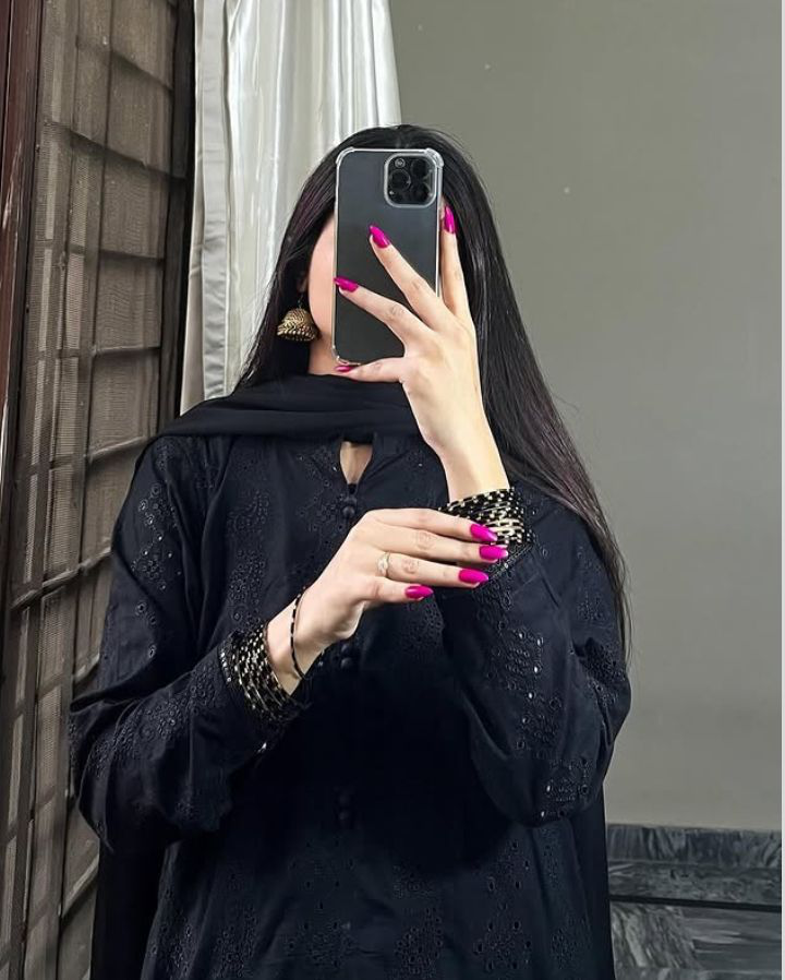 Stylish Simple Girl Pic